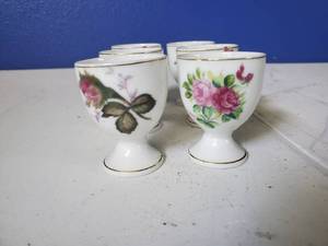 lot 8275 image: Lot of 6 Porcelin Hand Painted Japanese Danity Sippers