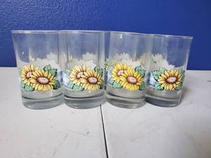 lot 8276 image: Set of 8 Sunflower Juice Cups