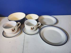 lot 8286 image: Navy Blue 4 Piece Plate Set 2 Navy Blue Mixing Bowls 2 Rooster Soap Bowls