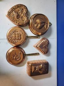 lot 8291 image: Lot of 6 Copper Colored Kitcehn Decor Wall Pieces