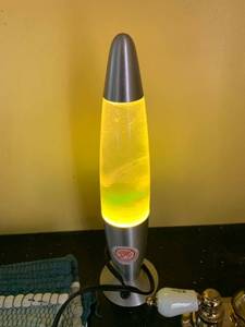 lot 8307 image: 13 Inch Lava Lamp