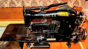 lot 6210 image: Vintage Singer Pleater Drapery Machine - Gellman ST1275-56AA, Table and Accessories