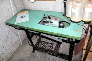 lot 6284 image: Vintage W&G 500 Serger Machine, Table and Accessories (non-working)