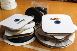 lot 6259 image: This Lot Contains 8 Assorted Rolls of Press, Stick and Sew Velcro Tapes in various sizes and colors