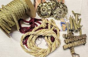 lot 6267 image: This Lot Contains Ornamental Curtain and Upholstery Accessories