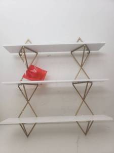 lot 86168 image: daxton shelf whiteGold