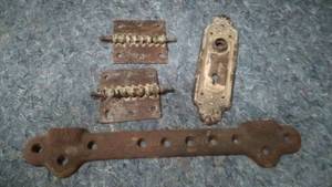 lot 528 image: Vintage Hinges, Doorknob Faceplate, and More