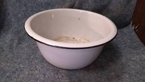 lot 542 image: Large Enamelware Bowl