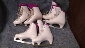 lot 550 image: Three Pairs of Lake Placid Ice Skates - Sizes 3, 13, 2