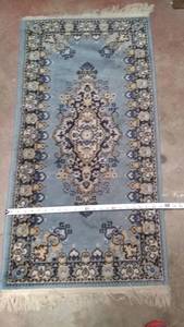 lot 564 image: Decorative Throw Rug