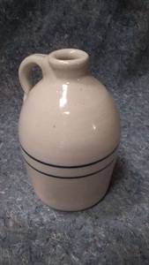 lot 571 image: Vintage Crock Jug
