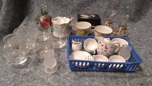 lot 583 image: Vintage Decorative Tableware Lot