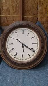 lot 585 image: Large Wall Clock