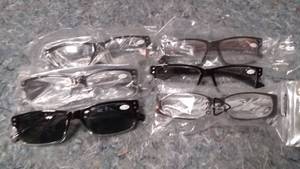 lot 588 image: Lot of 6 Pairs of Reading Glasses 2.5 and 3.0