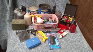 lot 605 image: Shot Reloading Supplies, Assorted Shotgun Rounds, and More