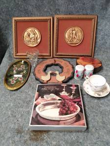 lot 629 image: Mixed Home Decor Lot - Vintage and Modern