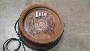 lot 84 image: Miller Lite Barrel Lighted Beer Sign