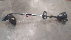 lot 635 image: MCCulloch MC025 Weed Eater