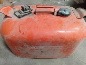 lot 665 image: Vintage OMC Evinrude  Johnson Marine Fuel Tank 6gal