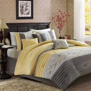 lot 2813 image: Yellow Moroe Embroidered Comforter Set (Queen) 7pc