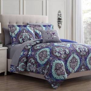 lot 2981 image: Fine Linens 8 Piece Reversible Complete Bed Set - Catherdal