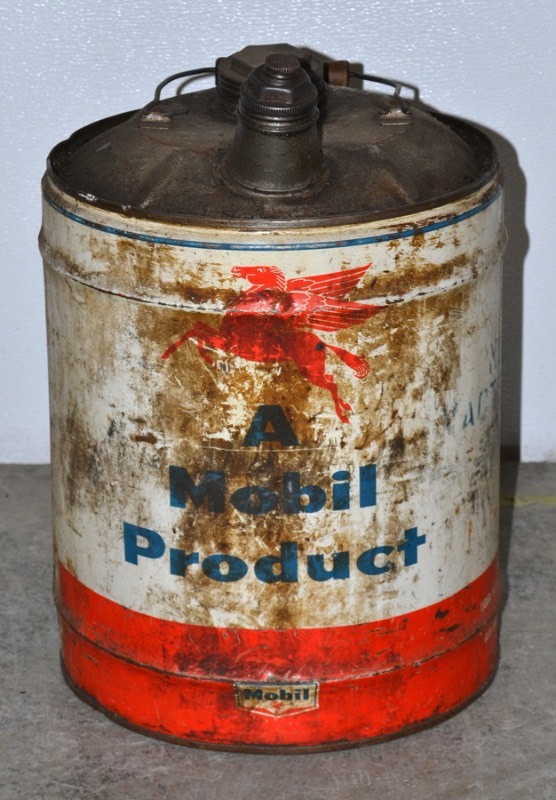 lot 1011 image: Vintage Mobil Gear Lubricant Can
