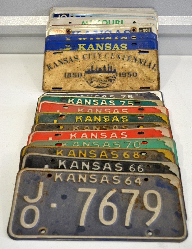 lot 1015 image: 20 License Plates - lot 1