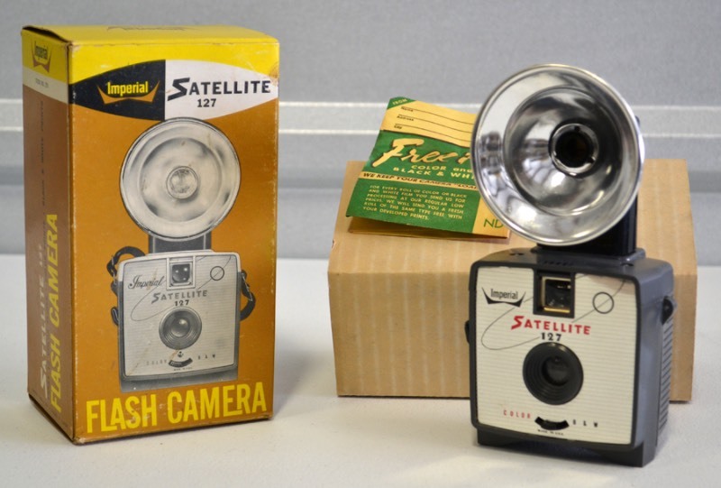 lot 2005 image: Vintage Imperial Satelite 127 Camera