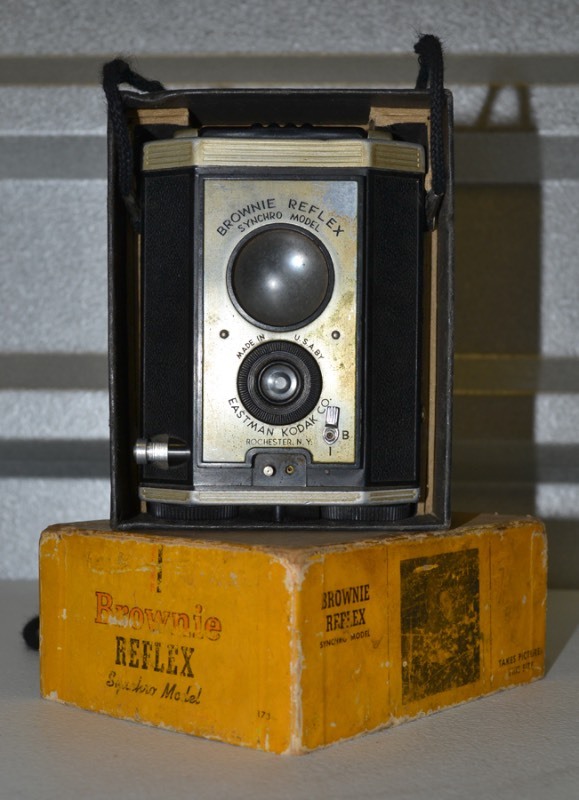lot 2006 image: Vintage Kodak Reflex Brownie - Synchro