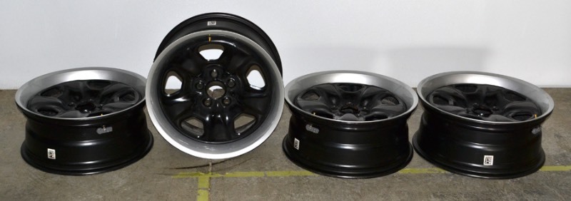 lot 2011 image: 4 Black Steel Rims