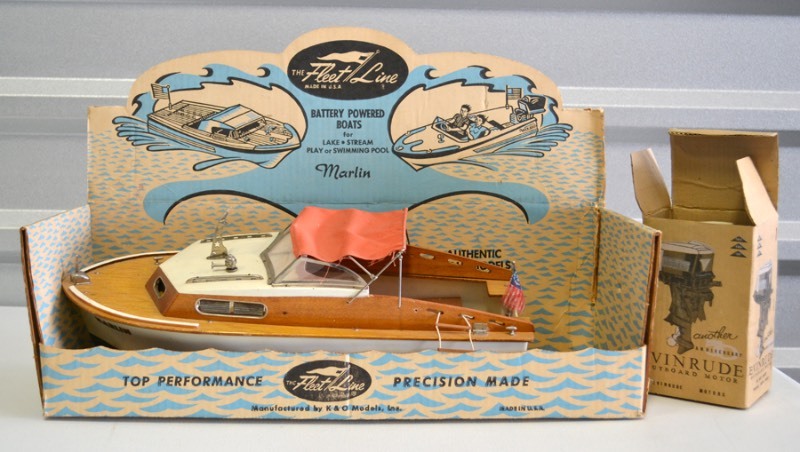 lot 2022 image: Vintage Model Boat