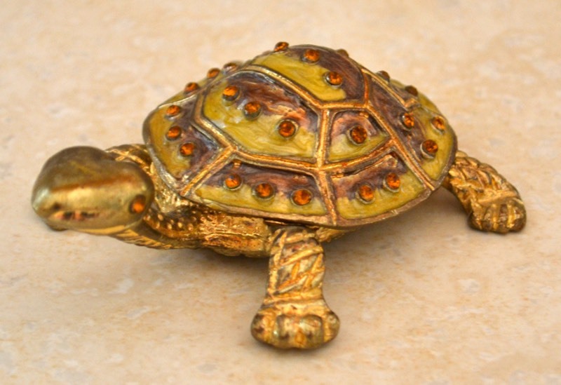 lot 2032 image: Turtle Bejeweled Trinket Box