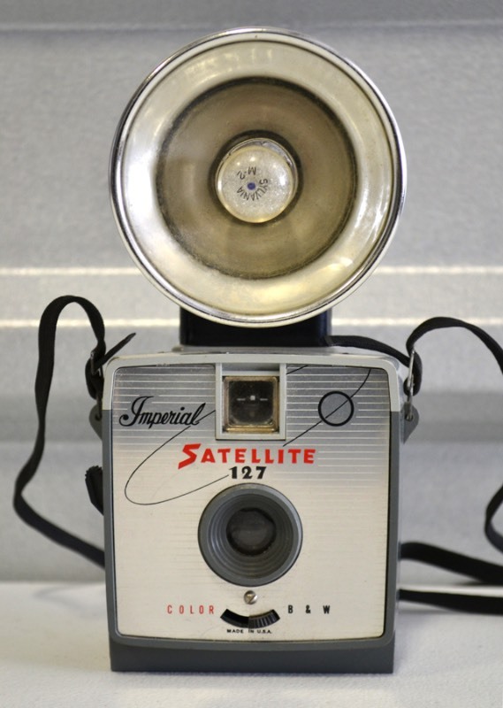 lot 2036 image: Vintage Imperial Satelite 127 Camera