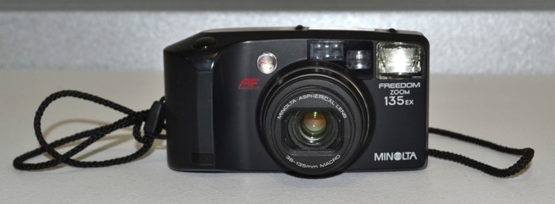 lot 2043 image: Minolta Freedom Zoom 135EX