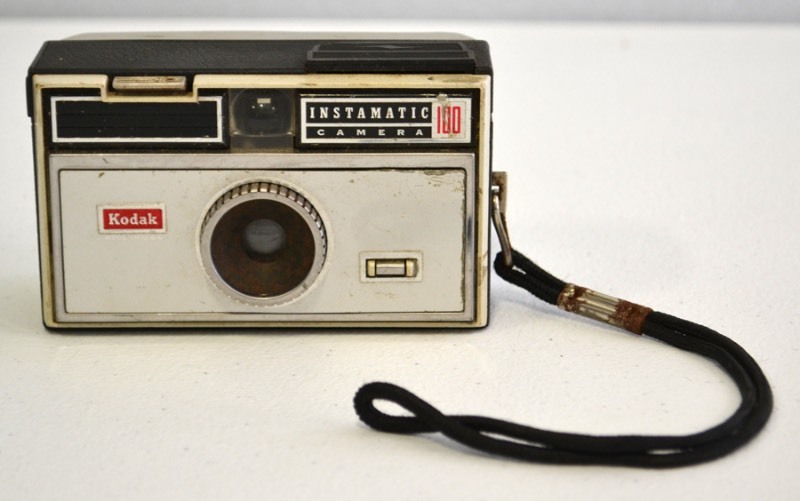 lot 2044 image: Kodak Instamatic 100