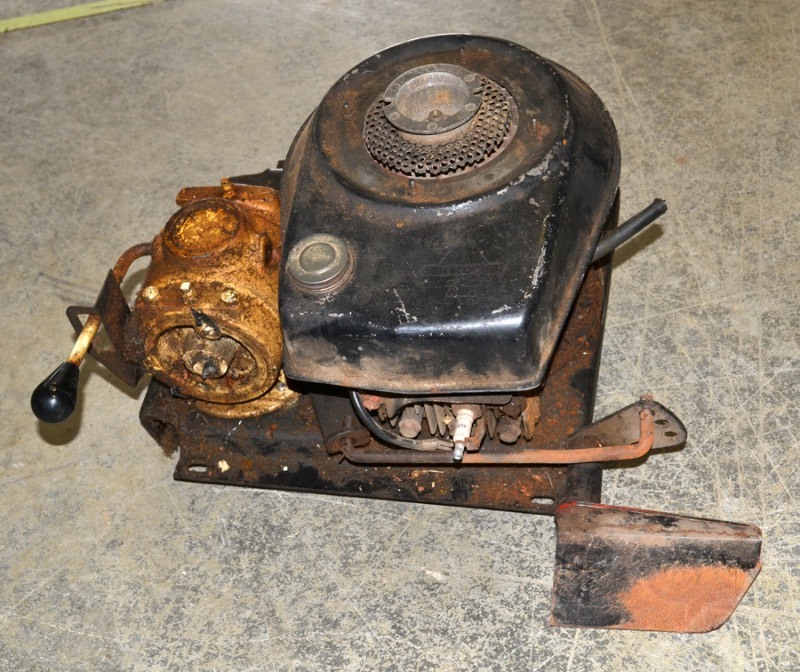 lot 2067 image: Black Lawn Mower Motor