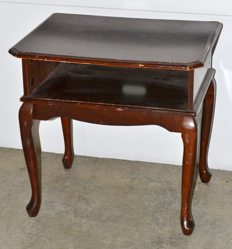 lot 2076 image: Side Table