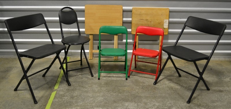 lot 2081 image: Folding Chairs and TV Trays