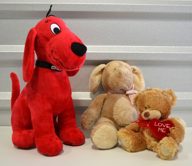 lot 6039 image: Stuffed Animals
