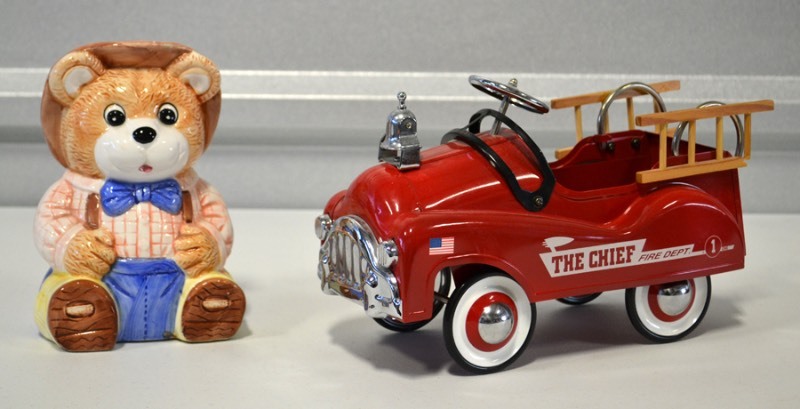 lot 6040 image: Fire Truck and Bear Bank