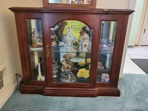 lot 3912 image: Decorative Mahogany Cabinet - Contents Not Included