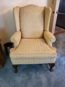 lot 3913 image: Ethan Allen Plaid Design Classic Arm Chair
