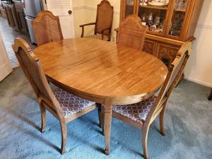 lot 3917 image: Walter of Wabash Dinning Room Table - 6 Cane Back Chairs - 2 Leafs and CUSTOM Table Top Pad