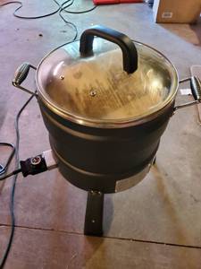 lot 3923 image: ButterBall.Oil Free Turkey Fryer. Powers on