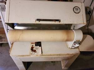 lot 3935 image: Frigidaire . Easy Ironing.Powers on.Heats up. with Manual