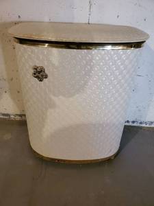 lot 3937 image: Vibtage Laundry Hamper with Flower on Front