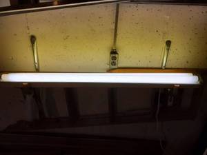 lot 3942 image: Florescent Tube Light with Plug in. Tested and Working
