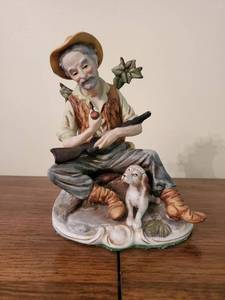 lot 8316 image: Vintage Copodimonte Hobo Statue