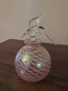 lot 8320 image: Antique Blown Glass Hummingbird Perfume Bottle