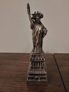 lot 8323 image: Vintage Gold Colored Statue Of Liberty.
